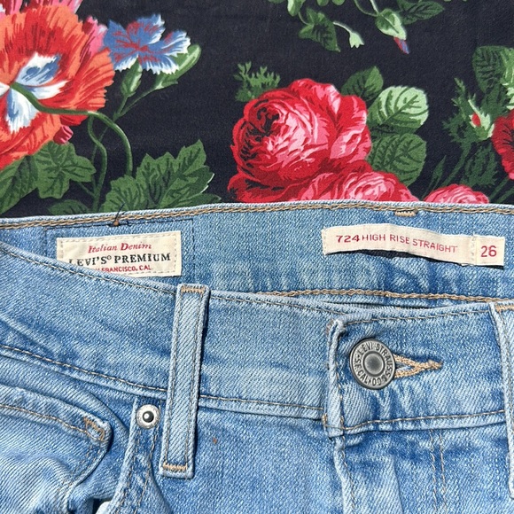 Levi’s Premium Italian Denim 724 high rise straight distress jean light blue 26 - Picture 5 of 10